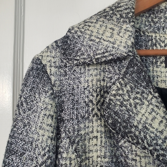 Cartise Cropped Blazer – Size 8 Canada / Size 6 US – Silver/Cream - Picture 3 of 5